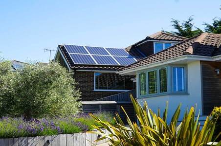 placas solares y casa